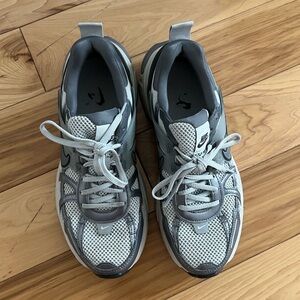 Nike V2K Sneakers - SZ 9